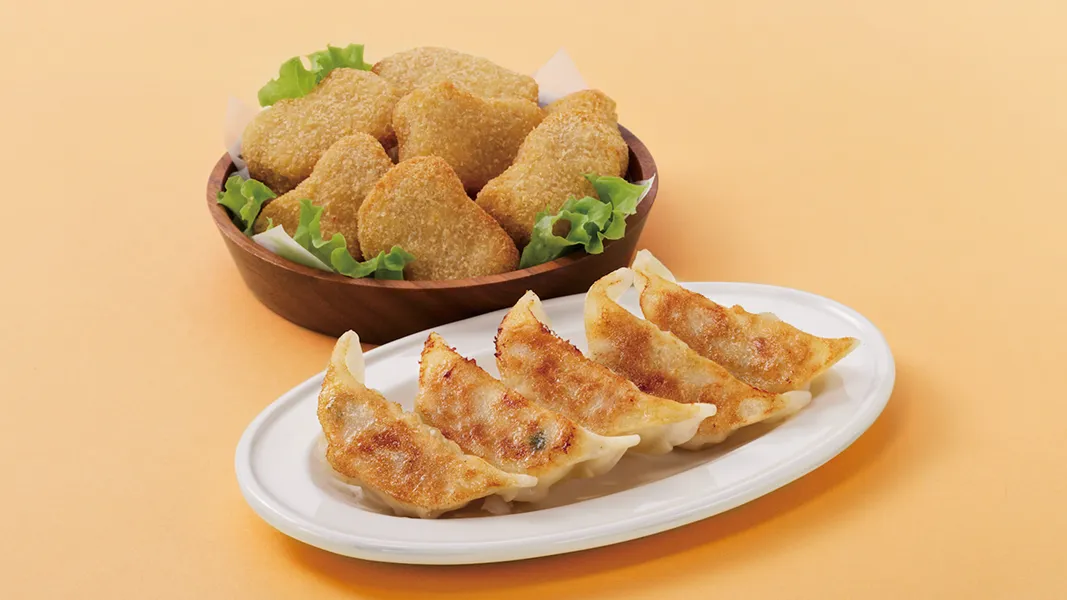 チキンナゲットと餃子の調理例の画像