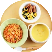 おぼんにのった食事